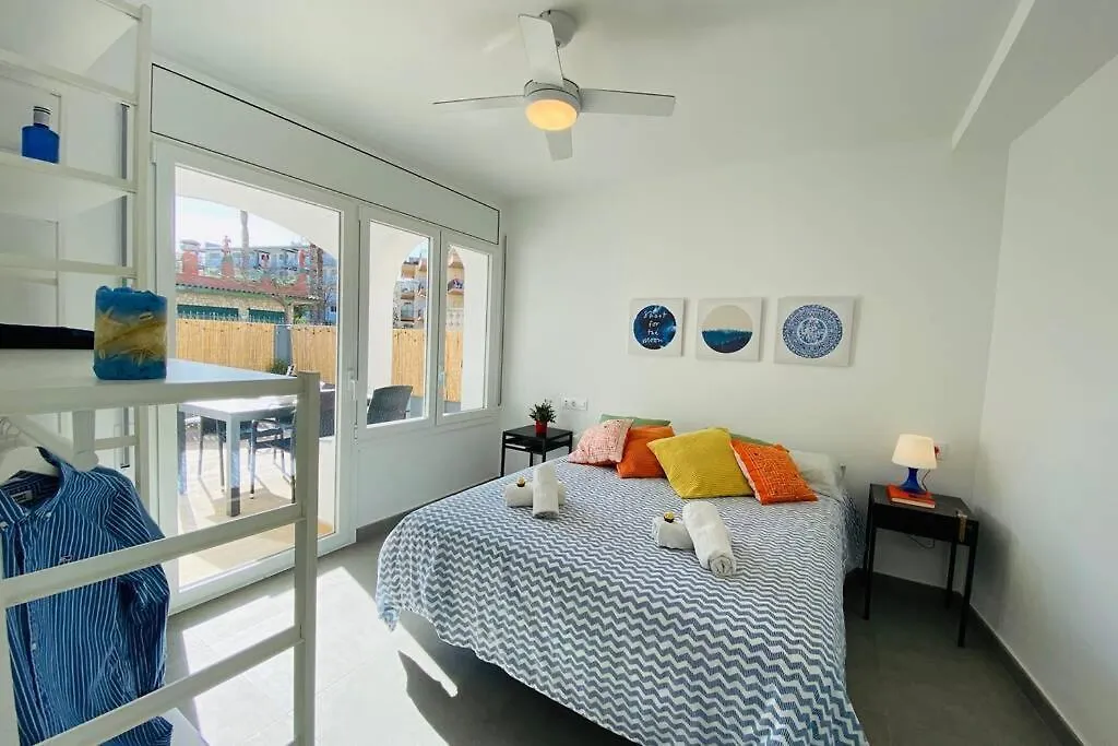 70 M2, Apartamento Cerca De La Playa, Apto Minusvalidos. Roses Apartment