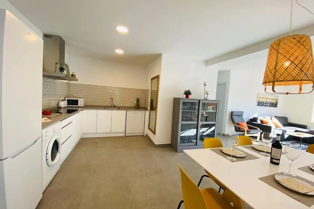 70 M2, Apartamento Cerca De La Playa, Apto Minusvalidos. Roses Spain