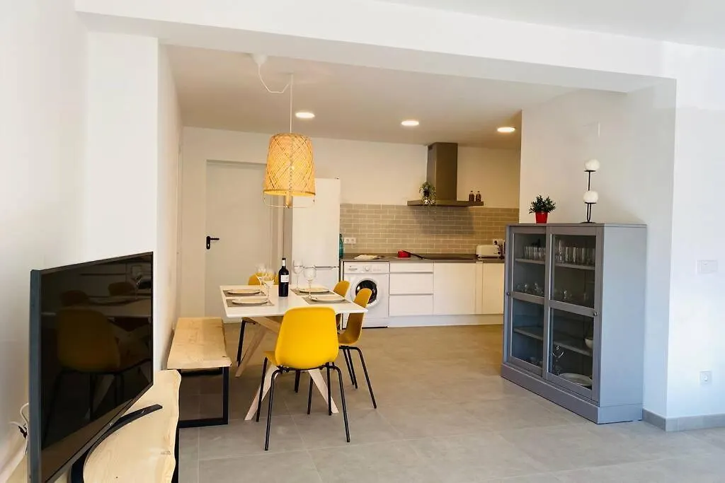 70 M2, Apartamento Cerca De La Playa, Apto Minusvalidos. Roses