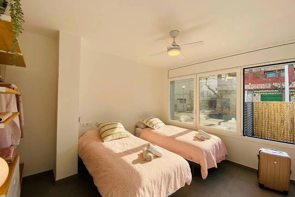 70 M2, Apartamento Cerca De La Playa, Apto Minusvalidos. Roses 0*,