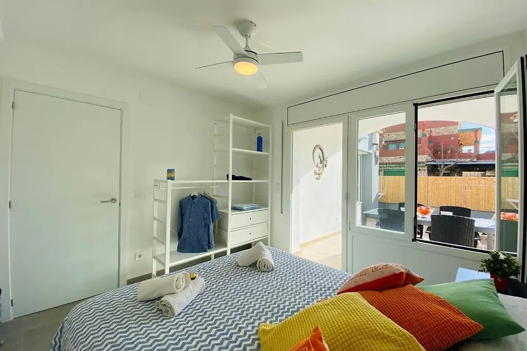 70 M2, Apartamento Cerca De La Playa, Apto Minusvalidos. Roses