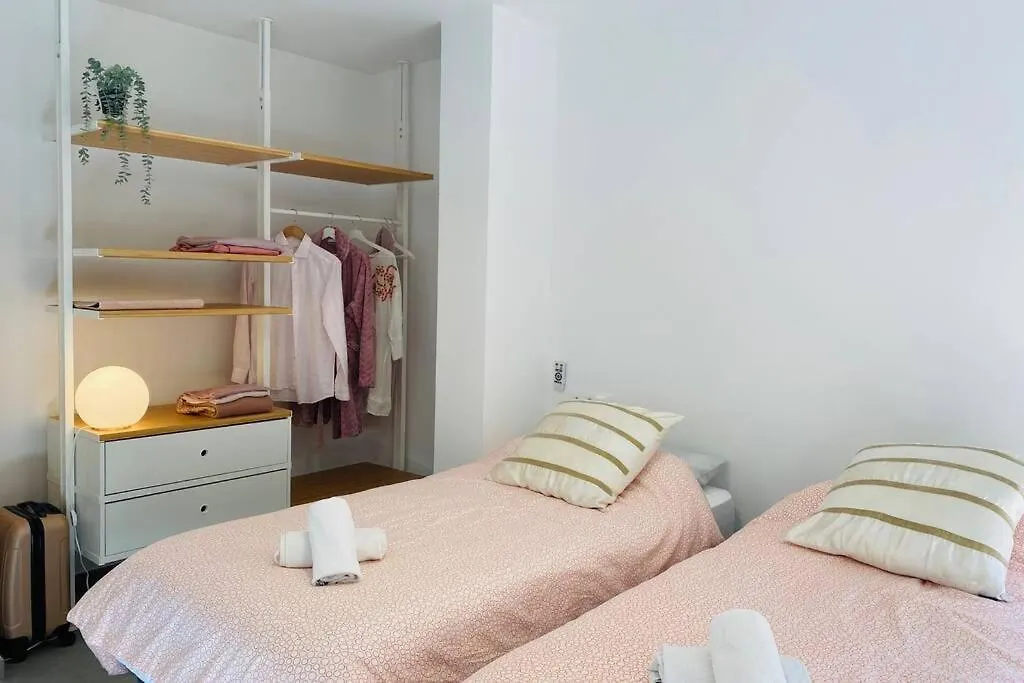 70 M2, Apartamento Cerca De La Playa, Apto Minusvalidos. Roses 0*,