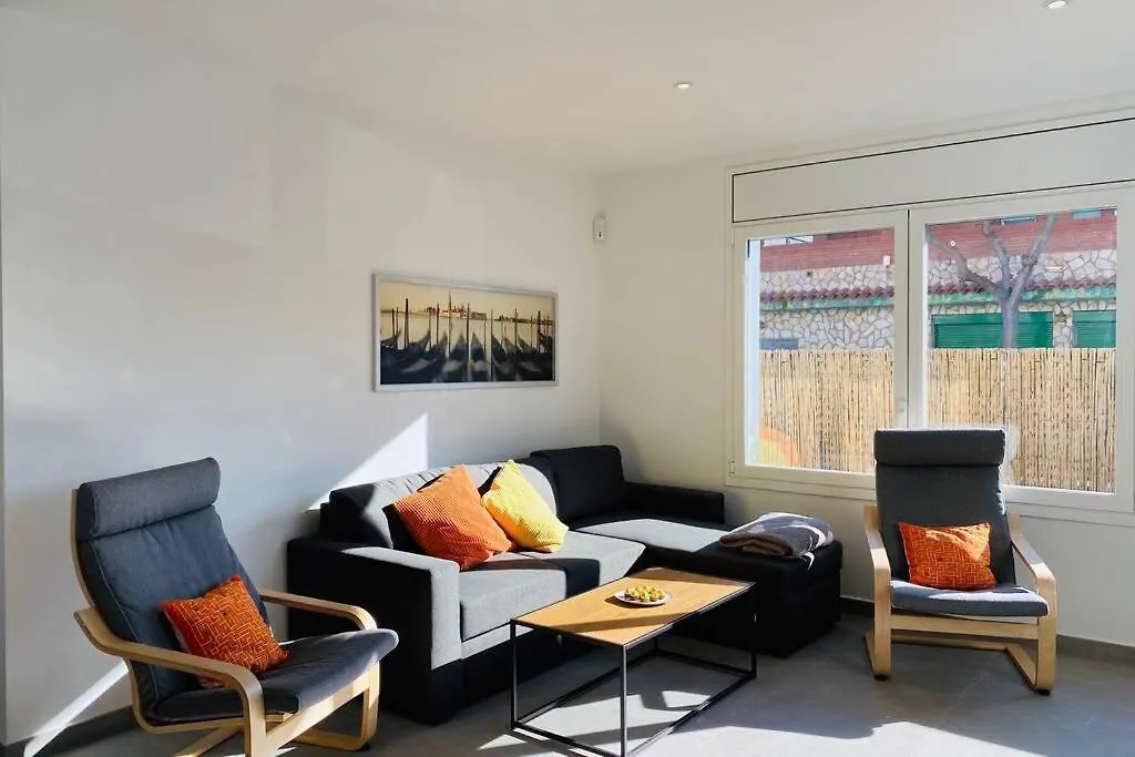 70 M2, Apartamento Cerca De La Playa, Apto Minusvalidos. Roses