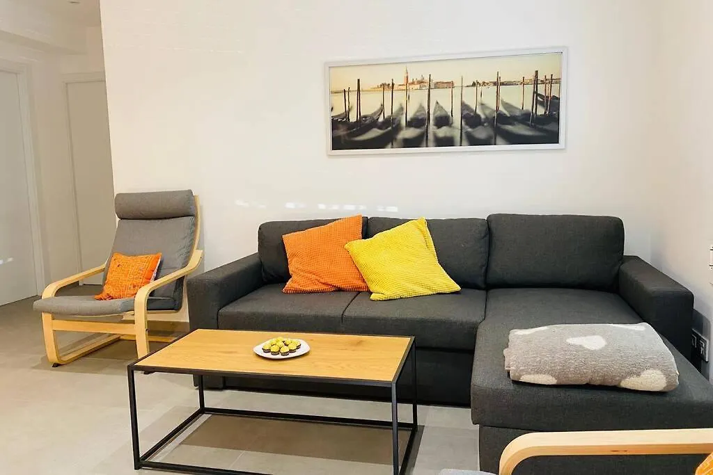 70 M2, Apartamento Cerca De La Playa, Apto Minusvalidos. Roses Spain